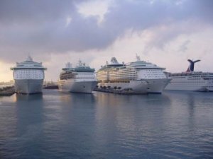 Fantasy_cruise_ships