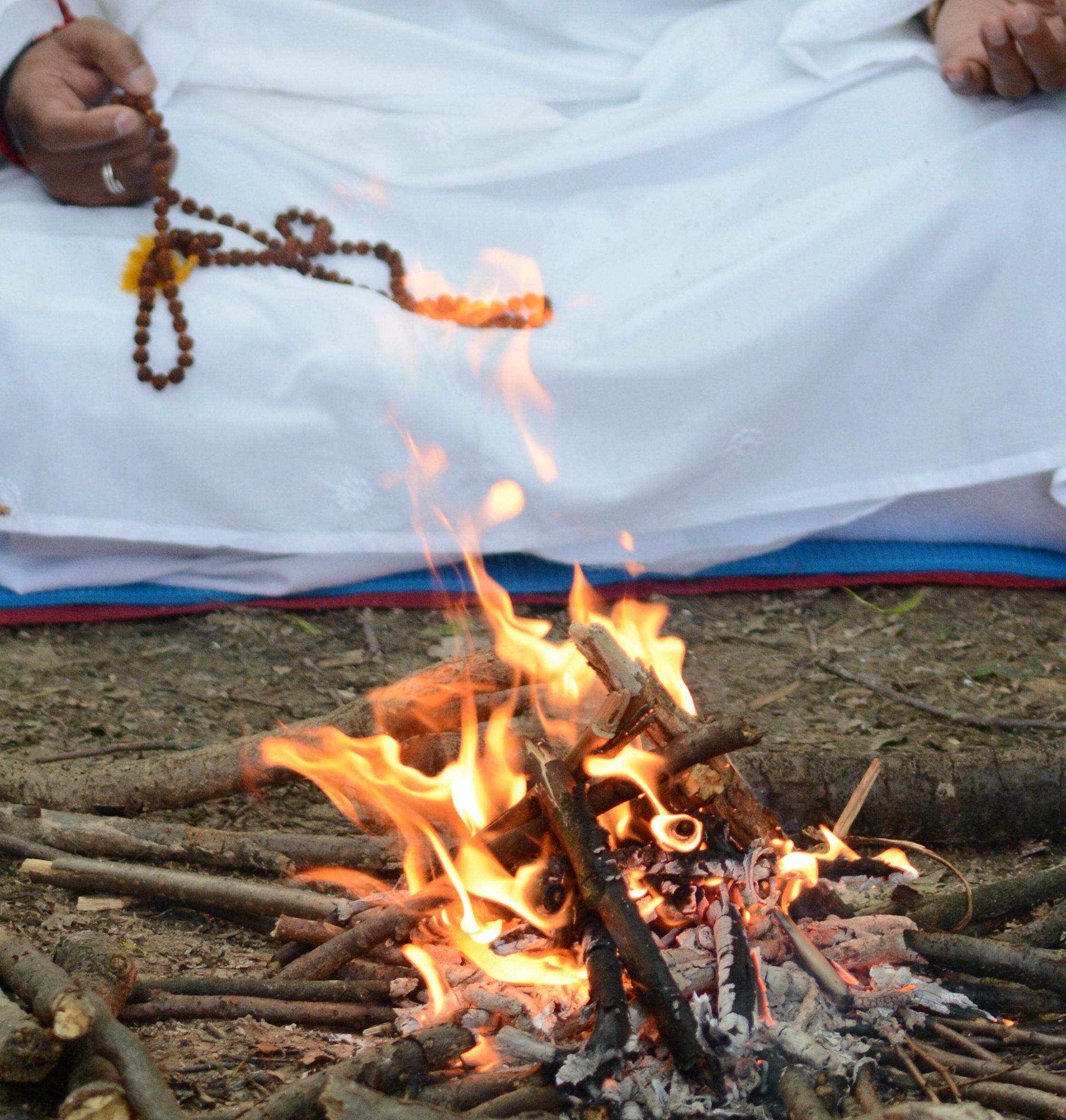 Mohanji performing Havan, ritual for cleansing
