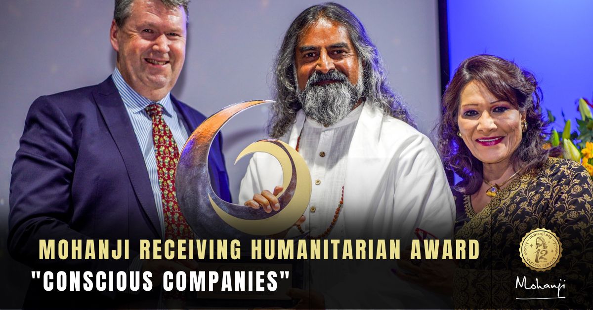 Mohanji receiving a prestigious humanitarian award Conscious Companies, in South Africa